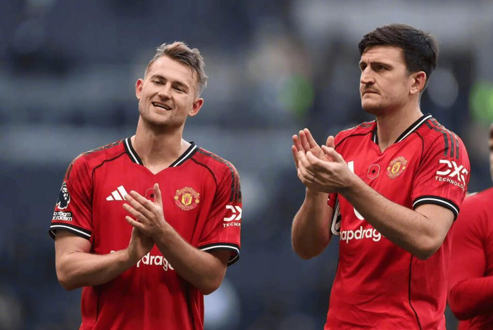 罗马诺透露梅努留曼联内幕，那不勒斯曾深入谈判|马奎尔|哈里-马奎尔|贝西克塔斯|足球转会市场|迈克尔-卡里克_新浪体育_新浪新闻