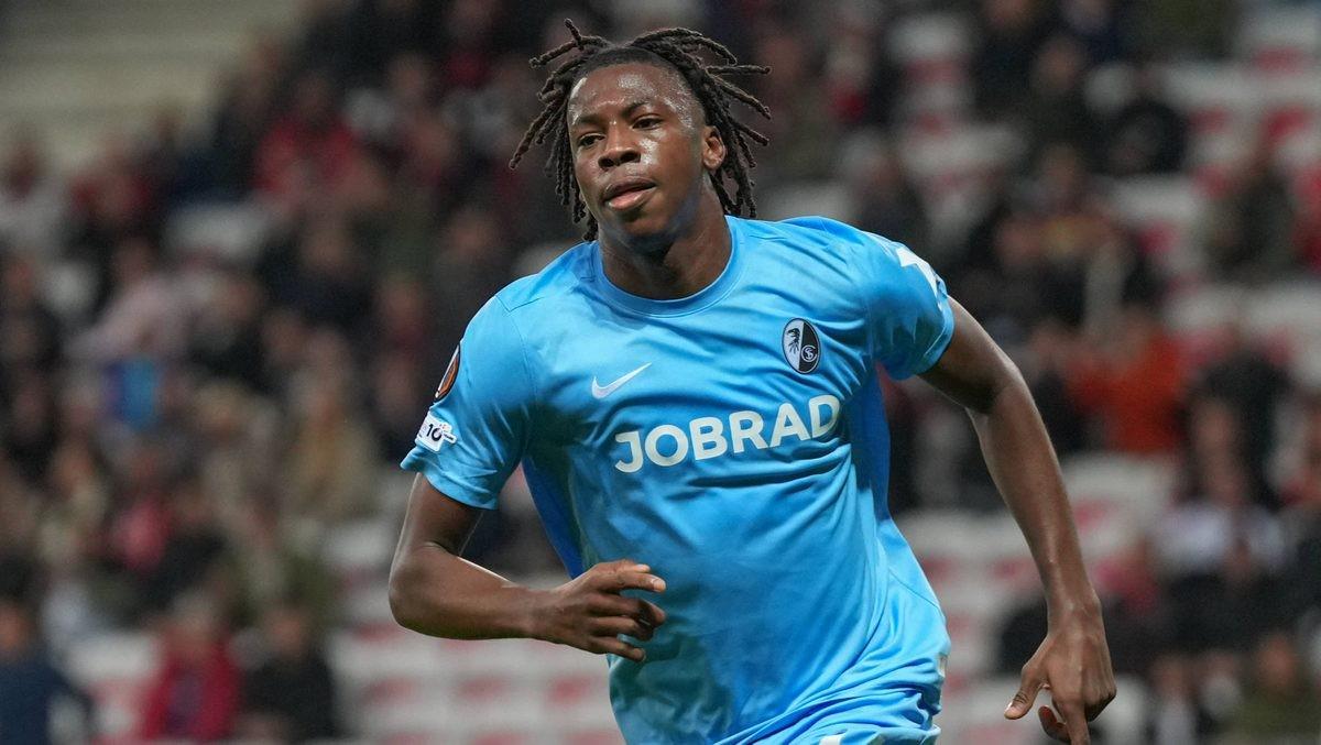 500彩票平台-外媒：拜仁和巴黎关注弗赖堡20岁中场曼赞比